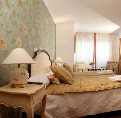 Ch Hostal Victoria Cuenca  Extérieur photo