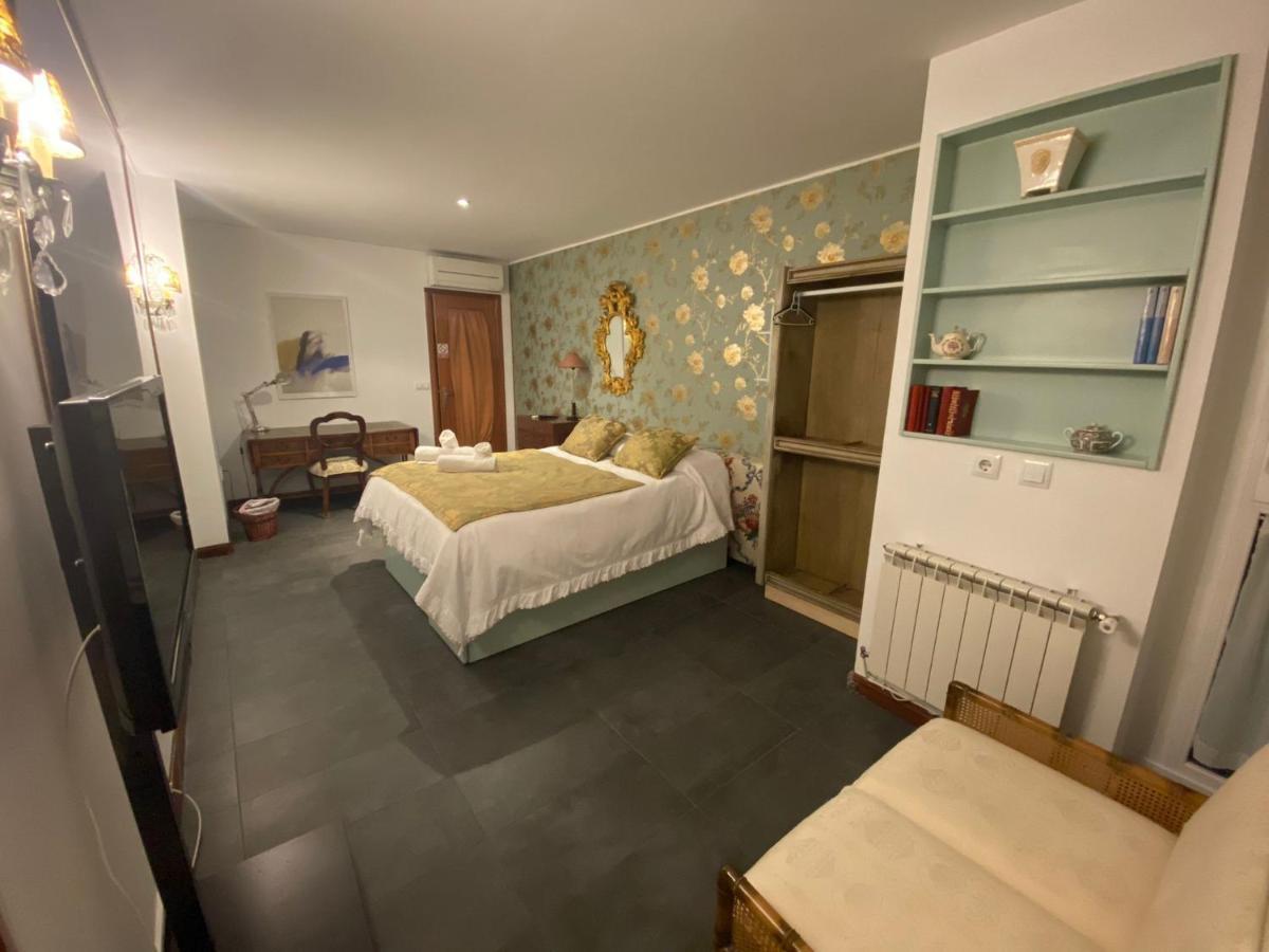 Ch Hostal Victoria Cuenca  Extérieur photo