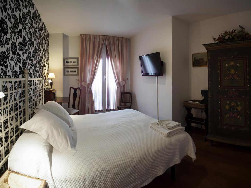 Ch Hostal Victoria Cuenca  Extérieur photo