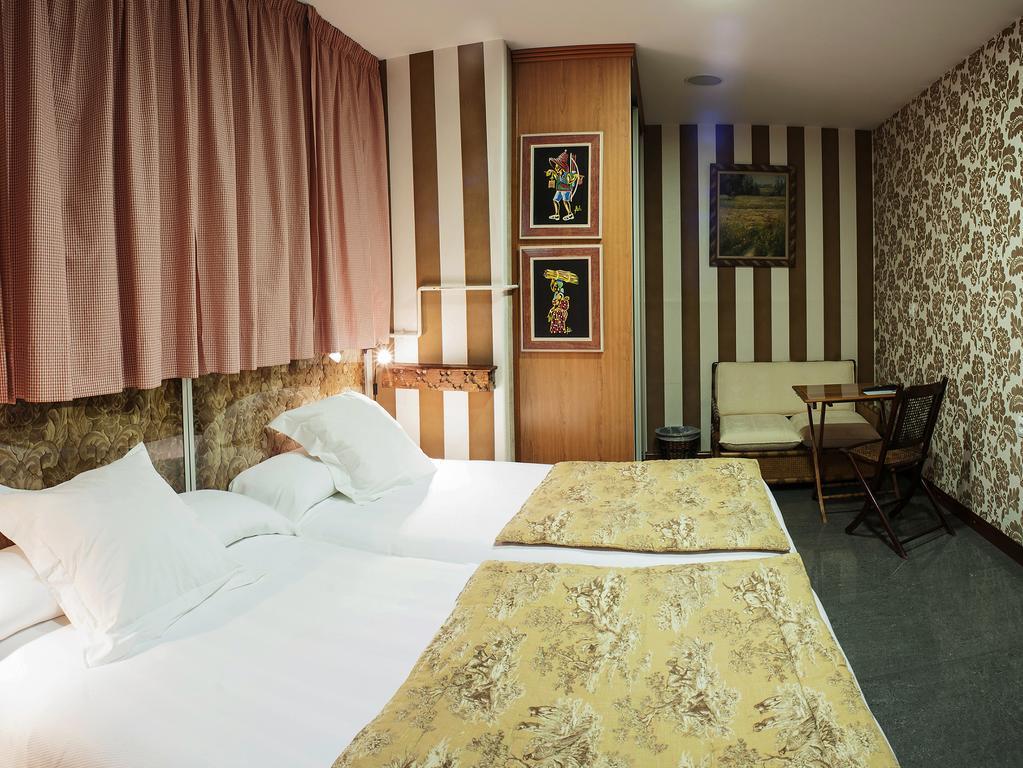 Ch Hostal Victoria Cuenca  Extérieur photo