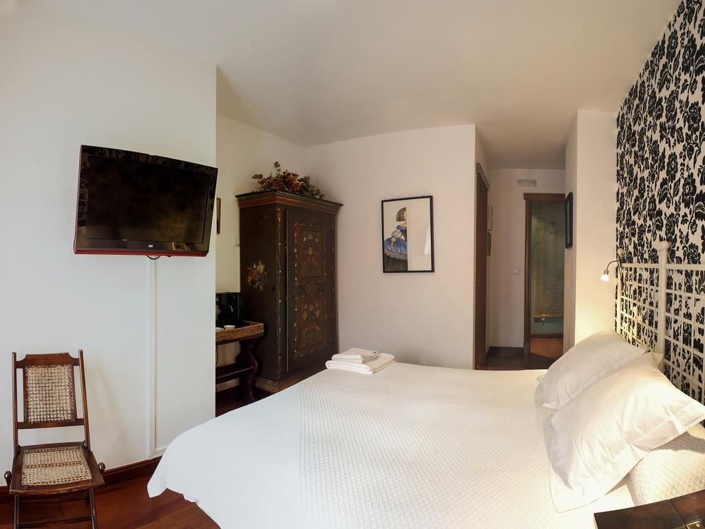 Ch Hostal Victoria Cuenca  Extérieur photo