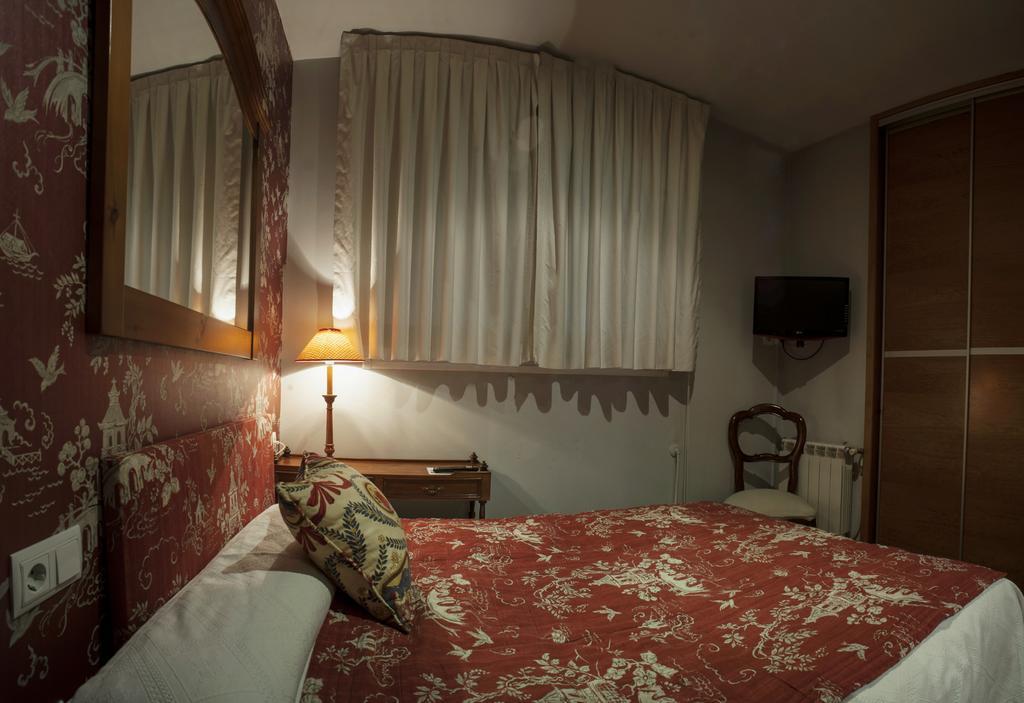 Ch Hostal Victoria Cuenca  Extérieur photo